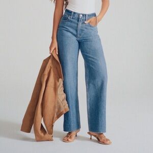 Abercrombie Curve Love High Rise Loose Jean size 25